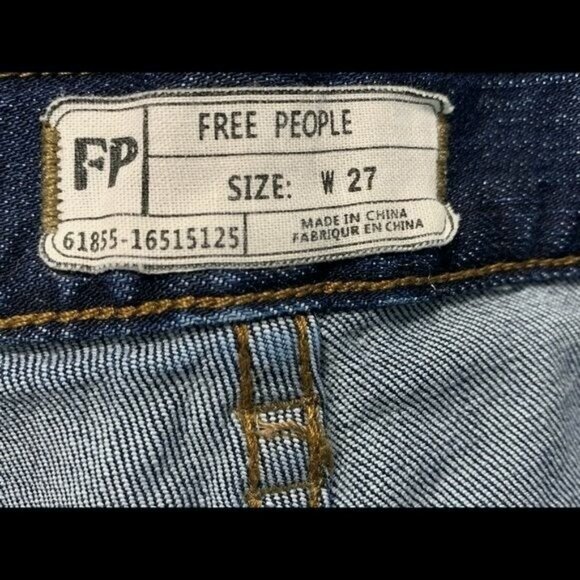 Free People Women's Dark Wash Whiskering Mid Rise Straight Jeans Sz 27 Everyday - Picture 6 of 7